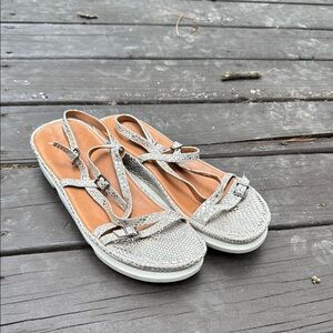 L’Amour Des Pieds Silver Strappy Snake Print Sandals size 9.5